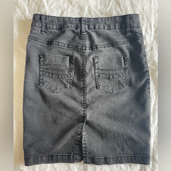 Vintage denim skirt - Picture 2 of 7